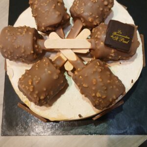 Entremets glacé pécan ,caramel, brownies